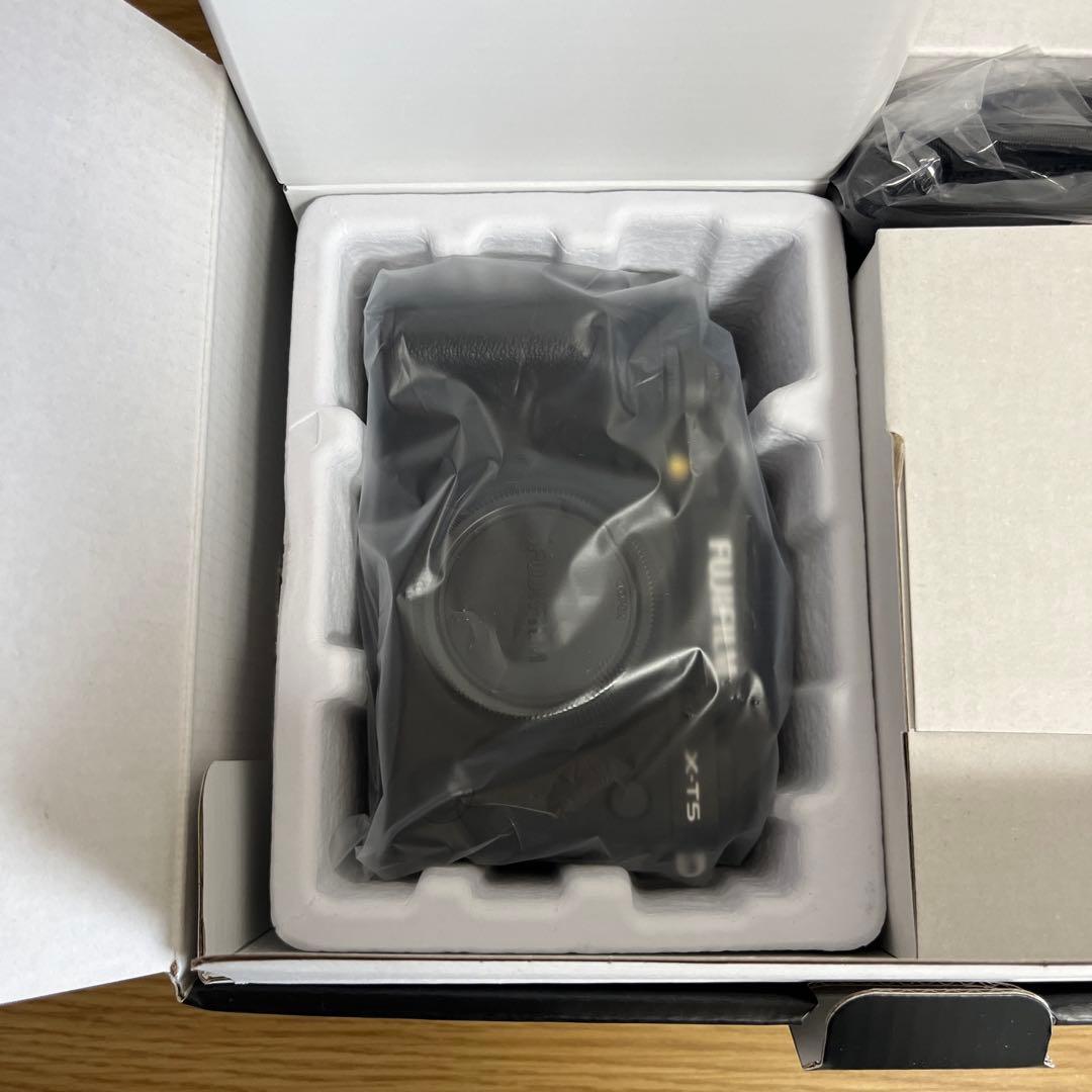 FUJIFILM X-T5 ボディ　ブラック　新品未使用　ミラーレス一眼