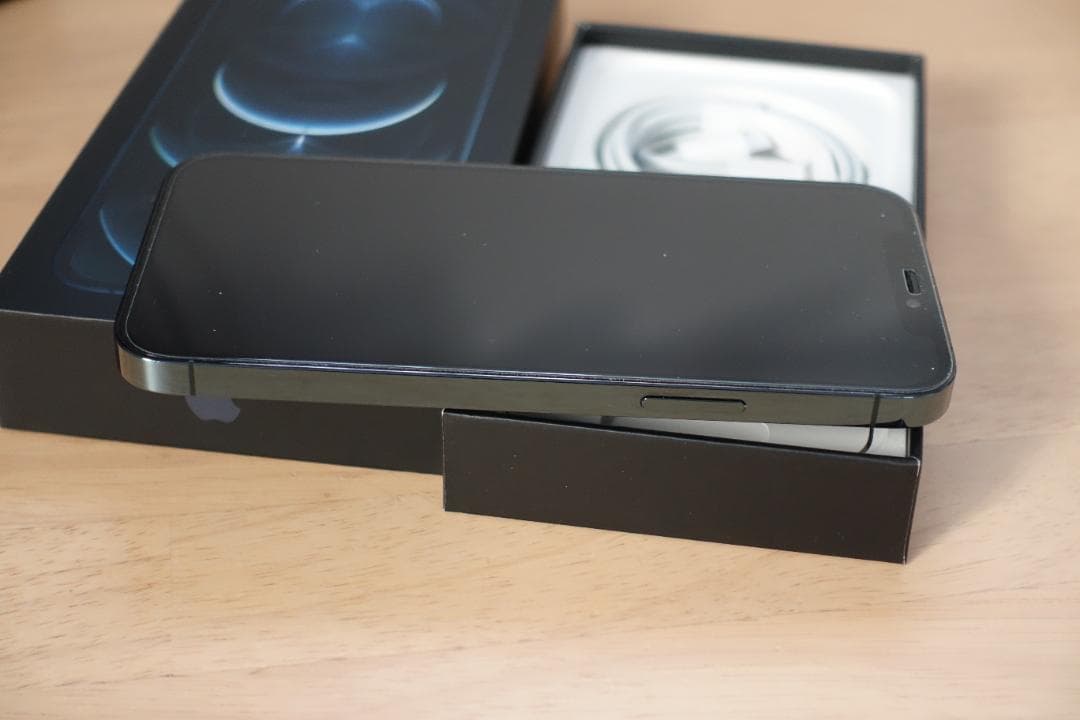 iPhone 12 pro 128GB　美品　SIMフリー版