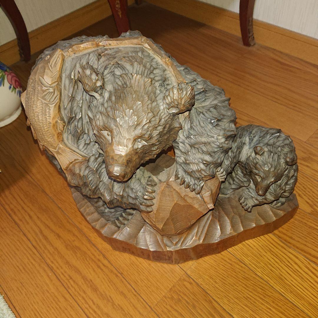 川村エベの木製クマと子クマの彫刻