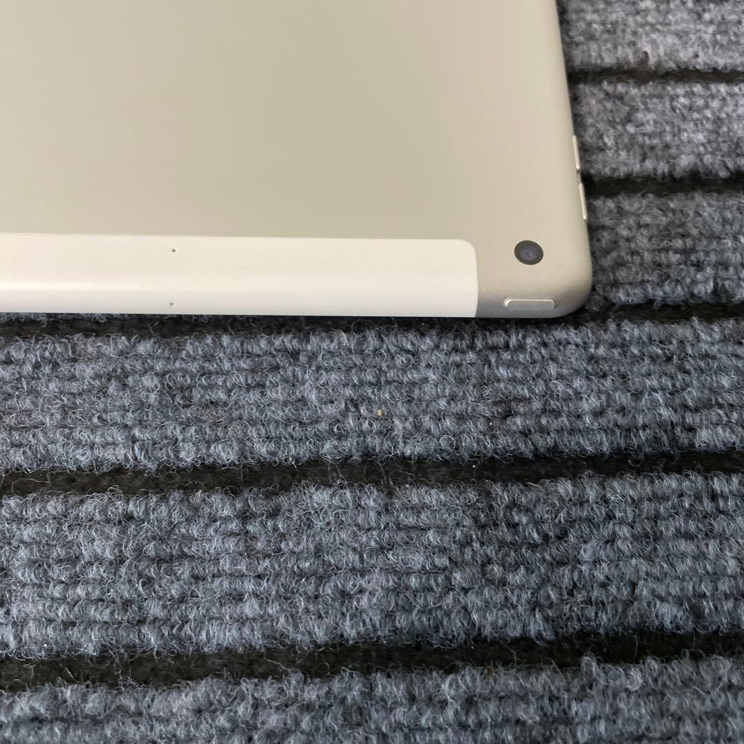 100 iPad 7世代 32GB SIMフリー シルバー
