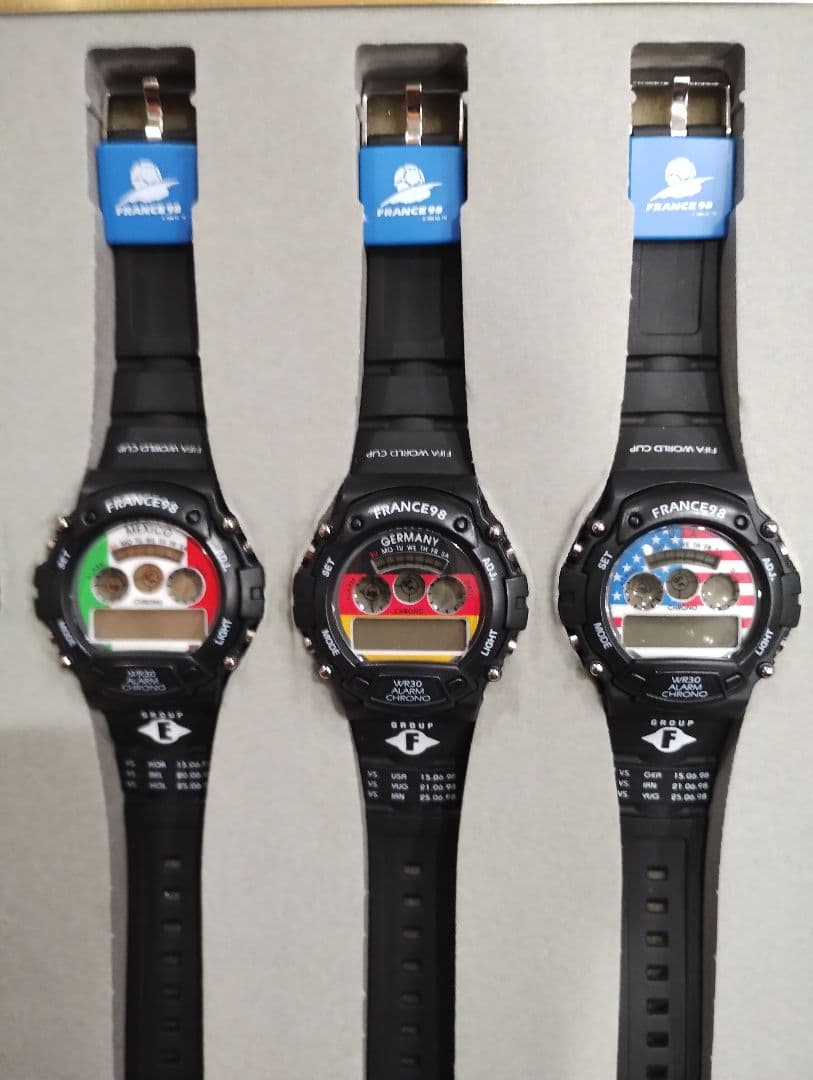 未使用美品！FIFAワールドカップ1998時計セット 全32本限No.0154