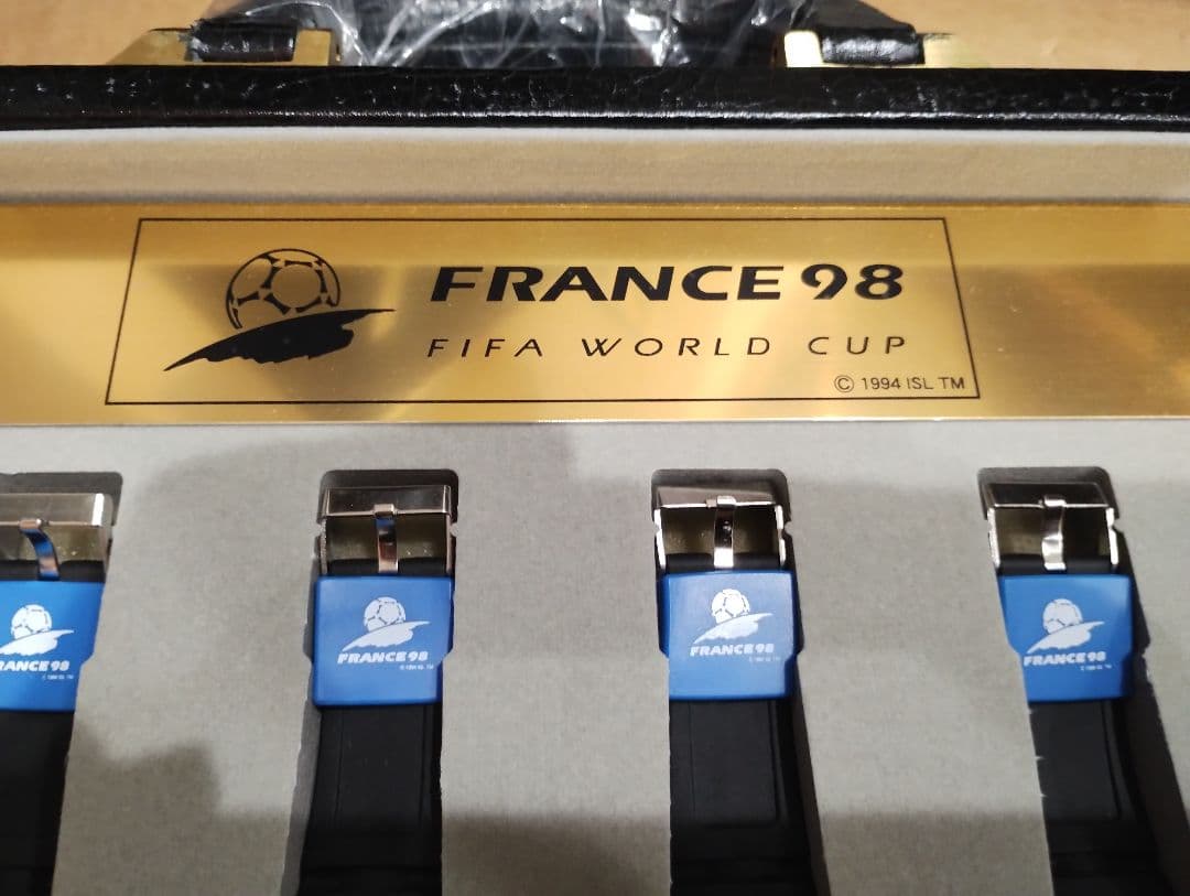 未使用美品！FIFAワールドカップ1998時計セット 全32本限No.0154
