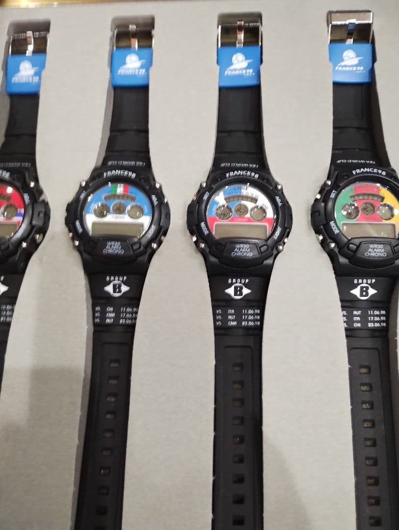 未使用美品！FIFAワールドカップ1998時計セット 全32本限No.0154