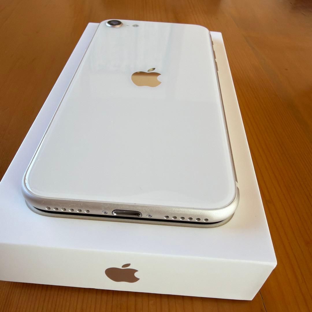 Apple iPhone SE (第3世代) 64GB スターライト