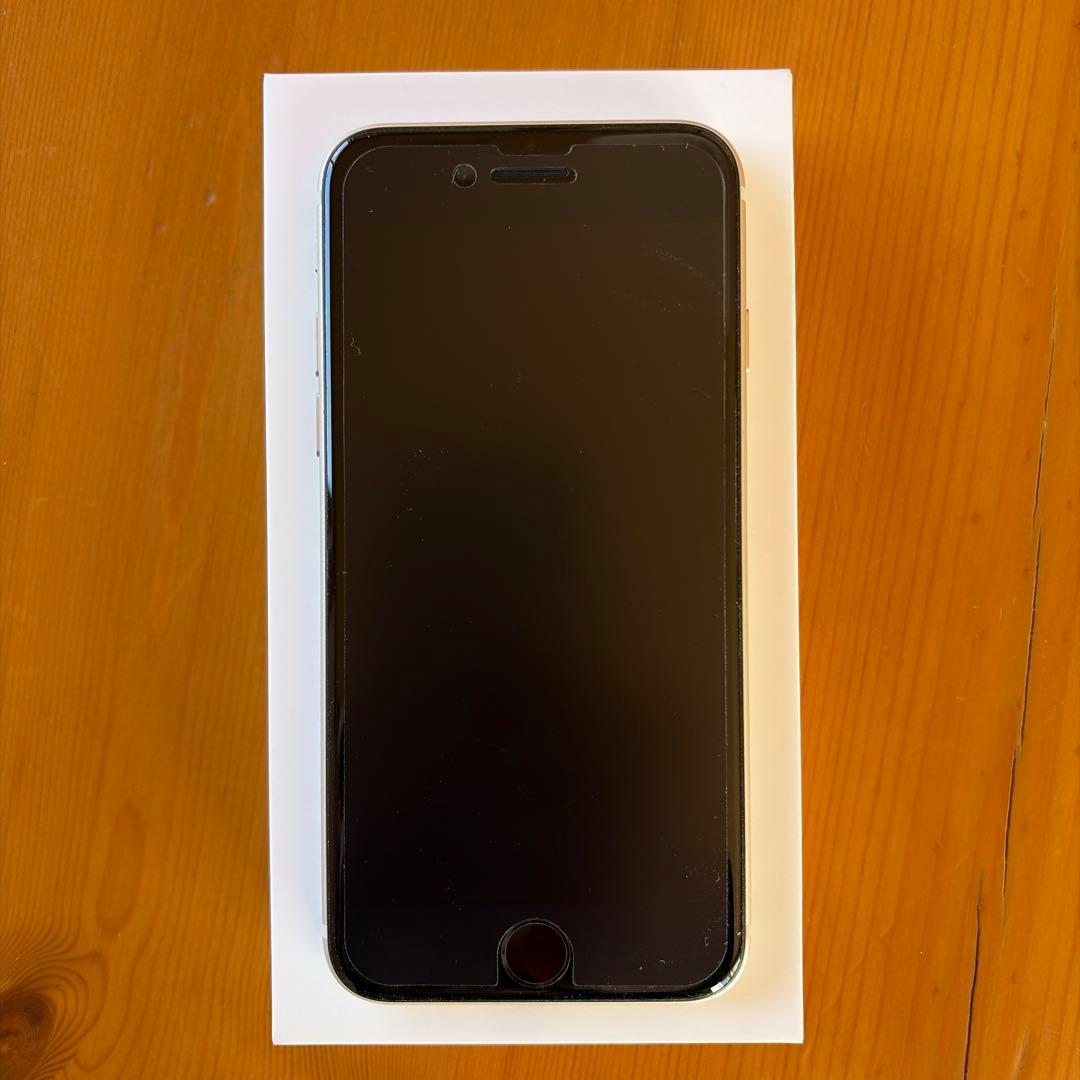 Apple iPhone SE (第3世代) 64GB スターライト