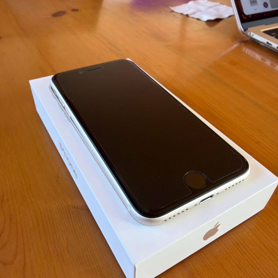 Apple iPhone SE (第3世代) 64GB スターライト