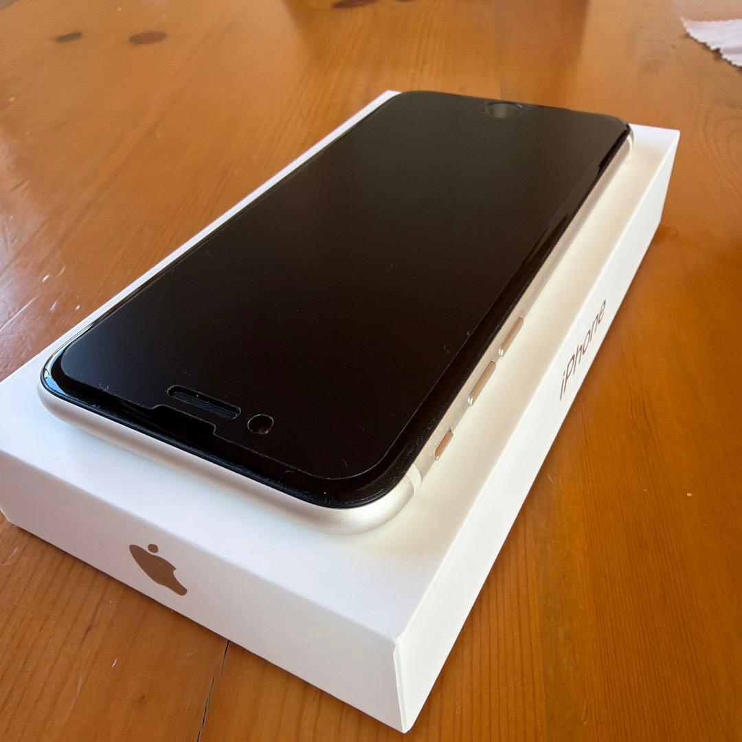 Apple iPhone SE (第3世代) 64GB スターライト