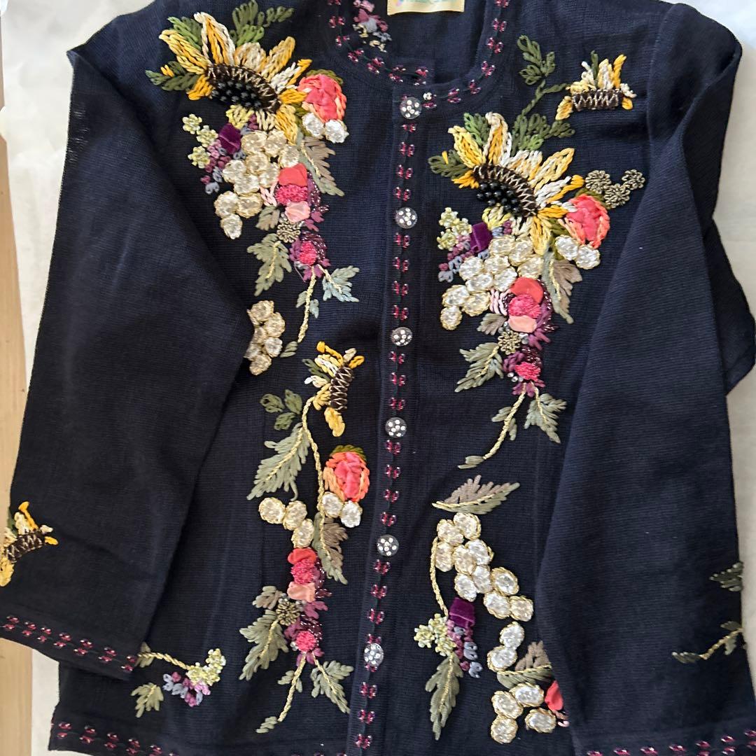 ATELIER SAGAN刺繍入りカーディガン 黒　アトリエサガンL 麻100