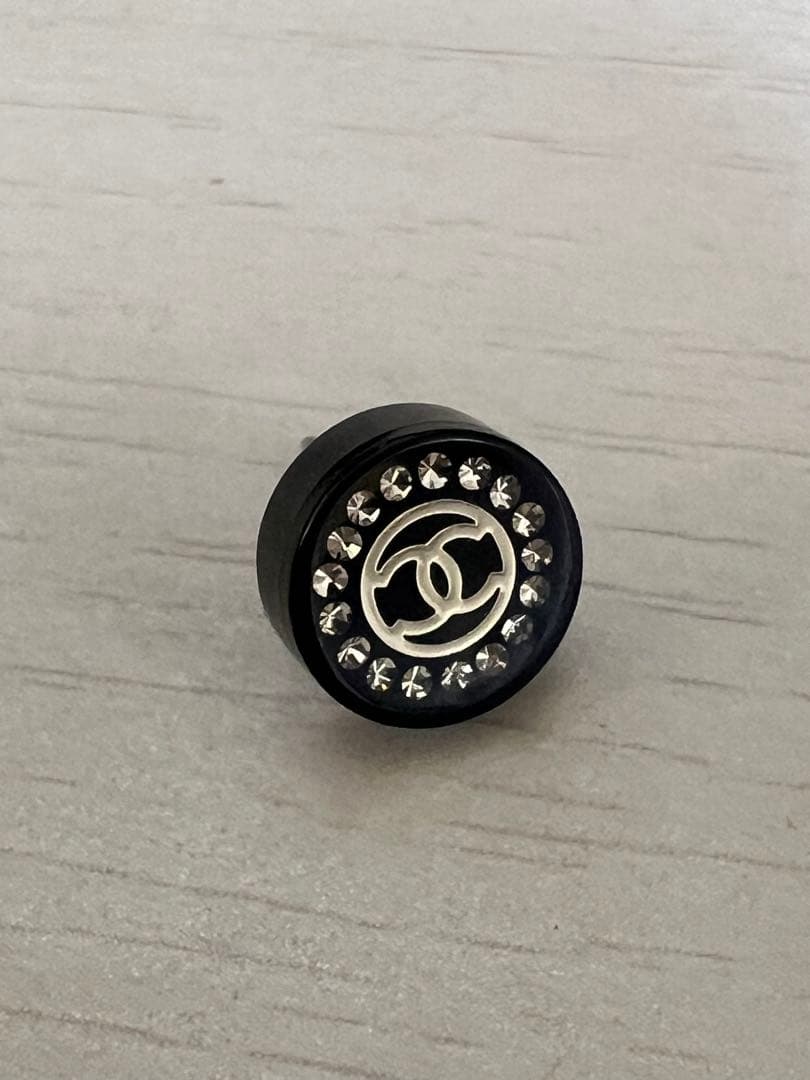 CHANELシャネルのピアス、片方だけです。