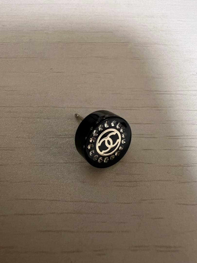 CHANELシャネルのピアス、片方だけです。