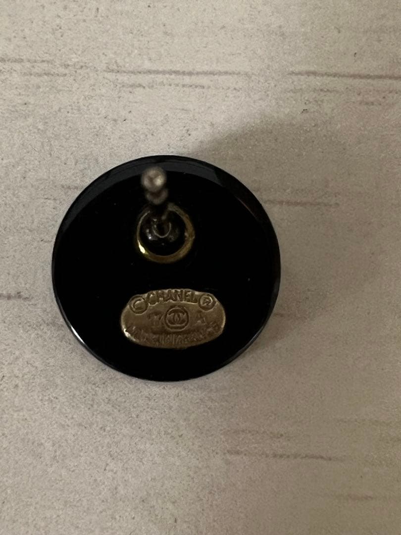 CHANELシャネルのピアス、片方だけです。