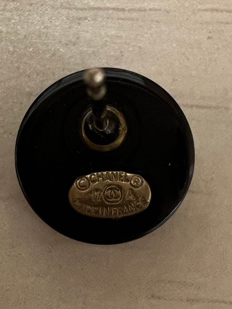 CHANELシャネルのピアス、片方だけです。