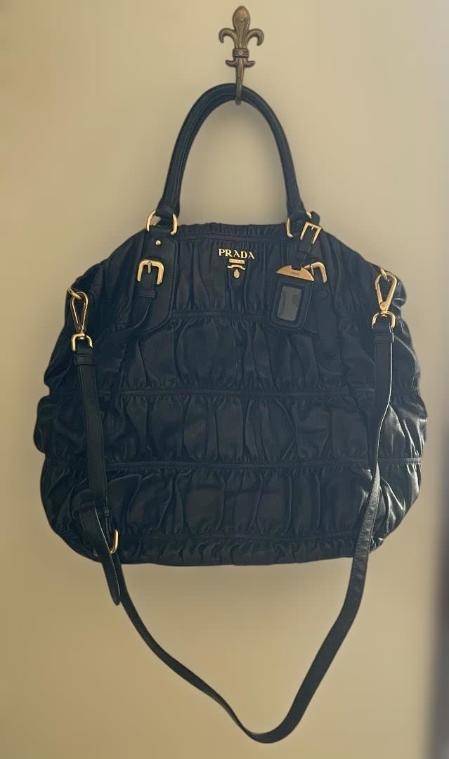 ✨最終✨美品✨️PRADA レザーバッグ ブラック　ギャザー