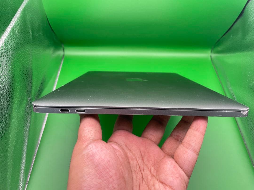 MacBook Pro 2019 – i7 / 16GB / 512GB 中古
