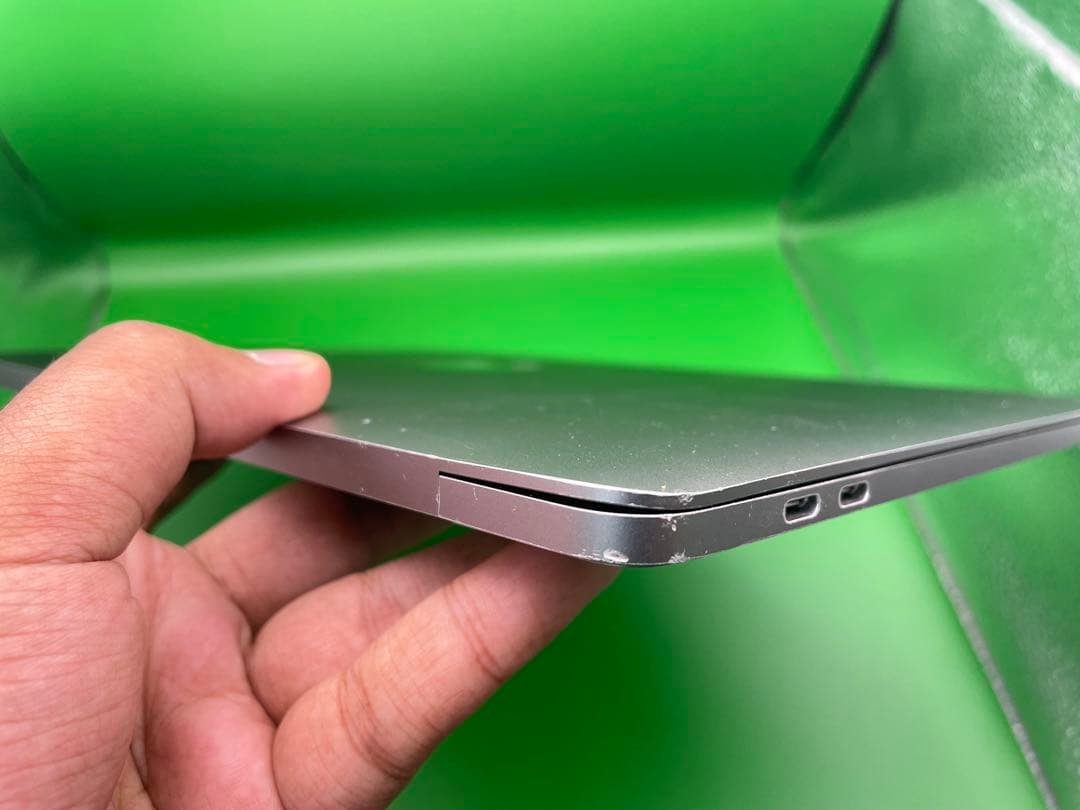 MacBook Pro 2019 – i7 / 16GB / 512GB 中古