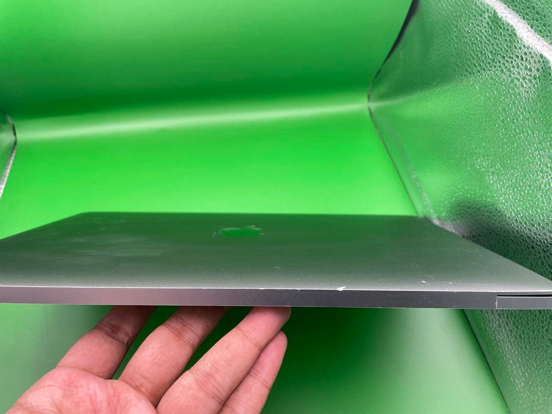 MacBook Pro 2019 – i7 / 16GB / 512GB 中古