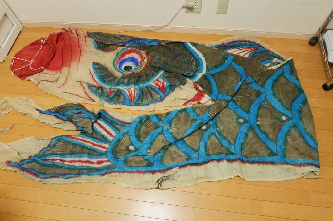 鯉のぼり　大きめ　布製　古い　レトロ　時代物　10-10