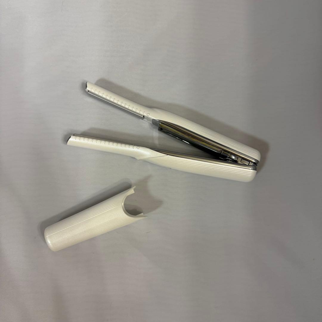 【美品】リファ ReFa （ホワイト）コードレスヘアアイロン