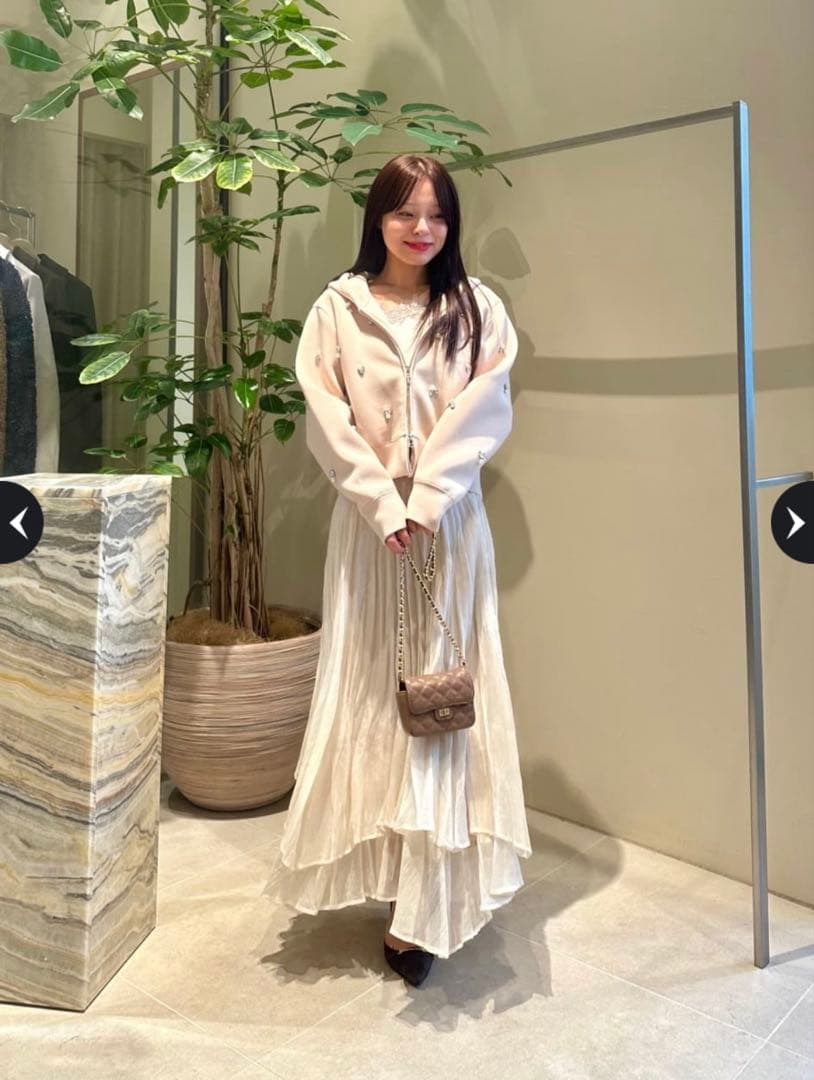 Apuweiser-riche[WEB LIMITED]キラキラビジューパーカー