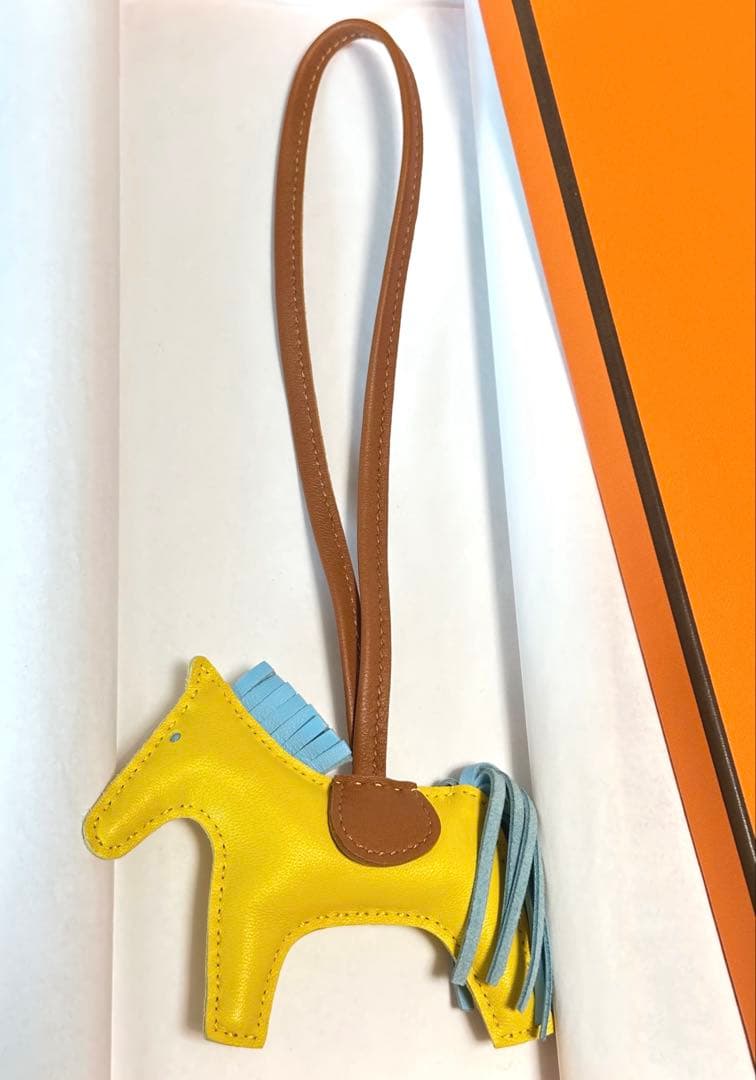 HERMES エルメス ロデオチャーム　PMジョーヌナプル セレステ ゴールド