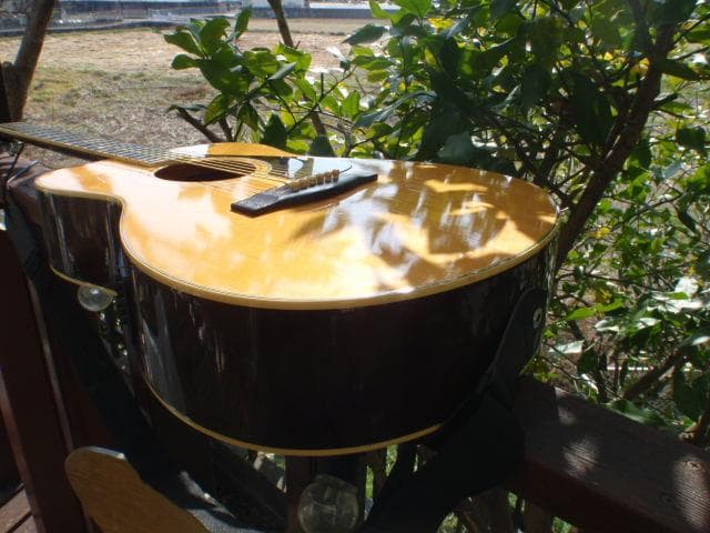 YAMAHA FG-202 赤ラベル　エレアコ装備　ライブでの使用可能。