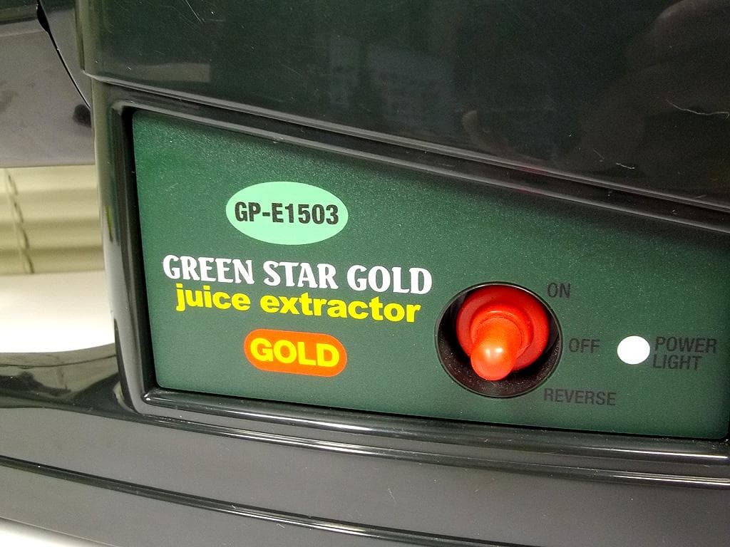 野菜しぼり器 スロージューサー しぼるくん 高波動ジュースマシン