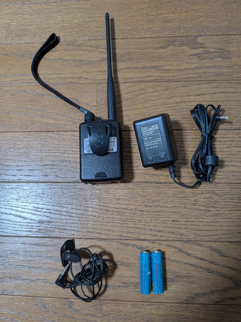 R*D様 Icom IC-R6 受信機 本体と付属品