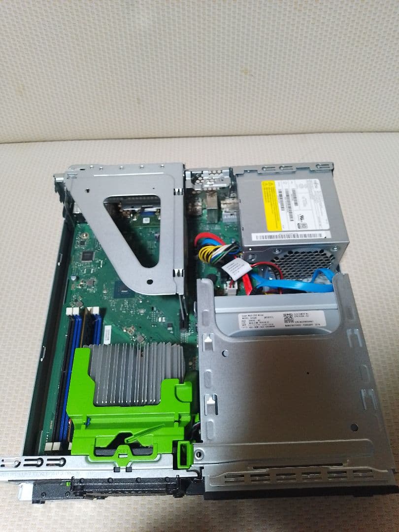 FUJITSU　esprimo d588 i5-8500