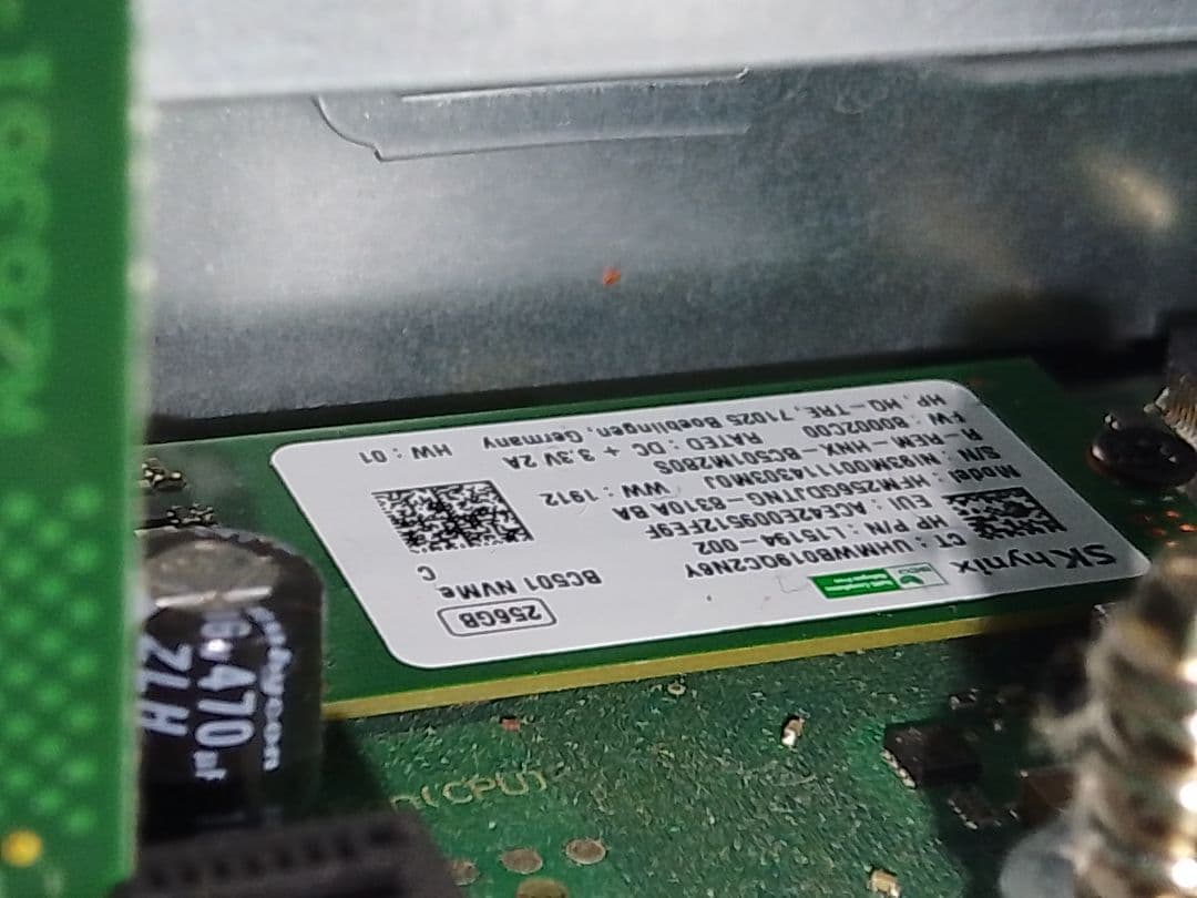 FUJITSU　esprimo d588 i5-8500