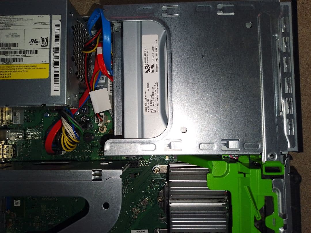 FUJITSU　esprimo d588 i5-8500