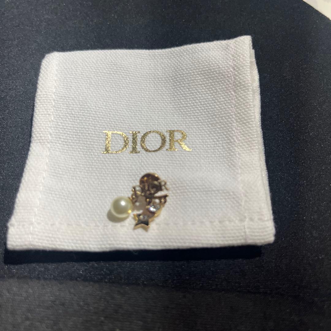 Dior 星とパールのチャーム付きピアス(片耳用)