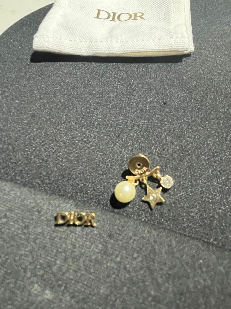 Dior 星とパールのチャーム付きピアス(片耳用)