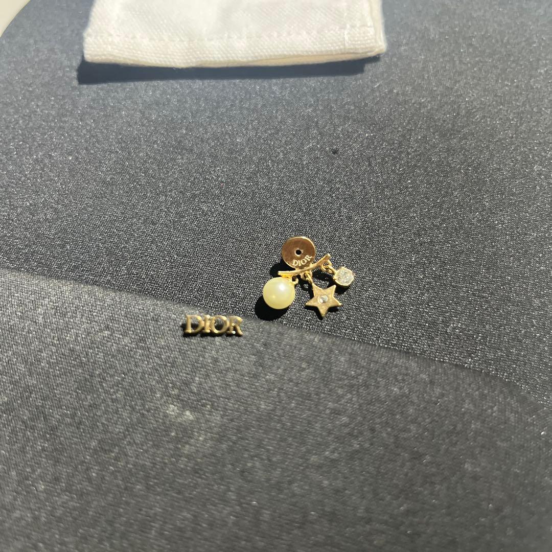 Dior 星とパールのチャーム付きピアス(片耳用)