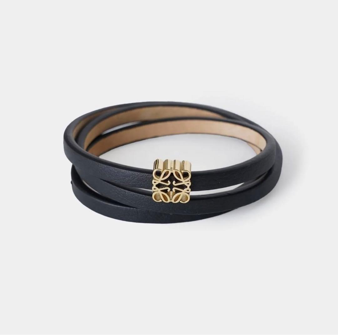 人気　品薄　LOEWE ロエベ　 ツイスト カーフ バングル　黒　ブラック　ロゴ