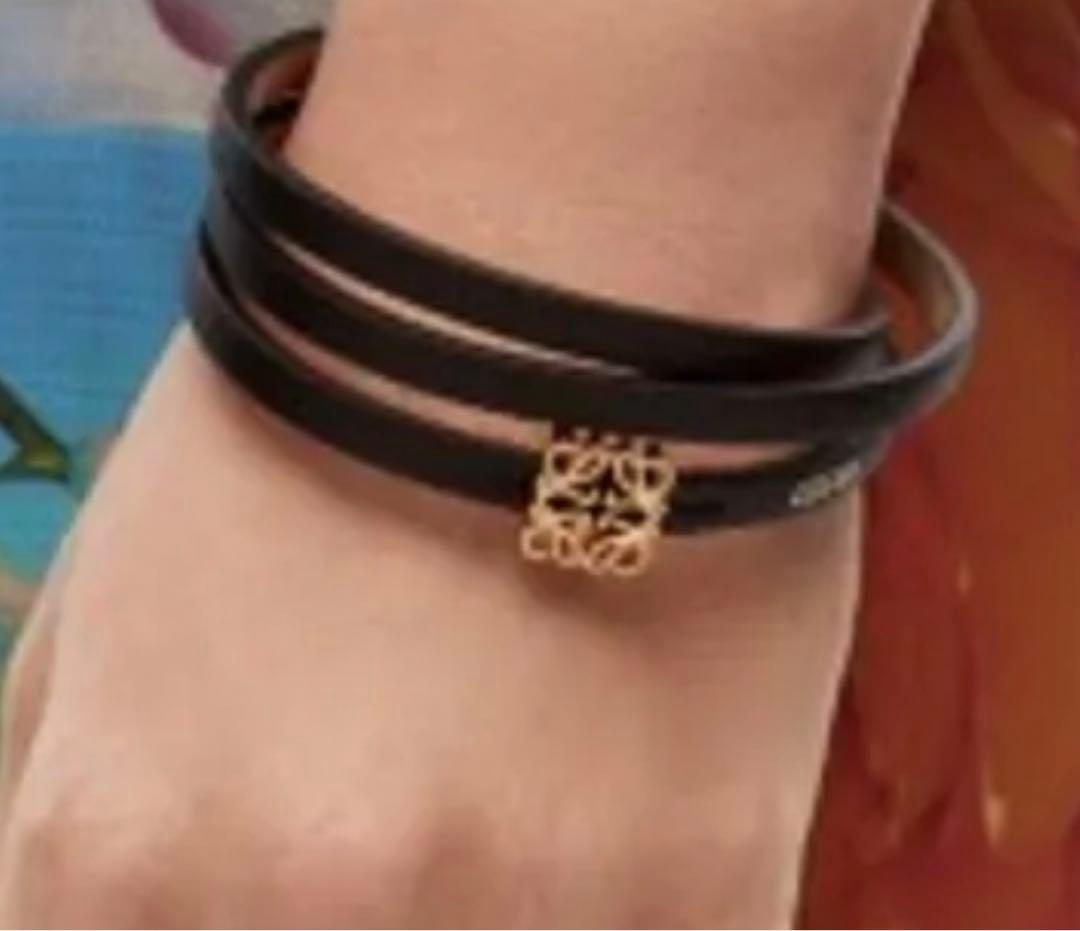 人気　品薄　LOEWE ロエベ　 ツイスト カーフ バングル　黒　ブラック　ロゴ