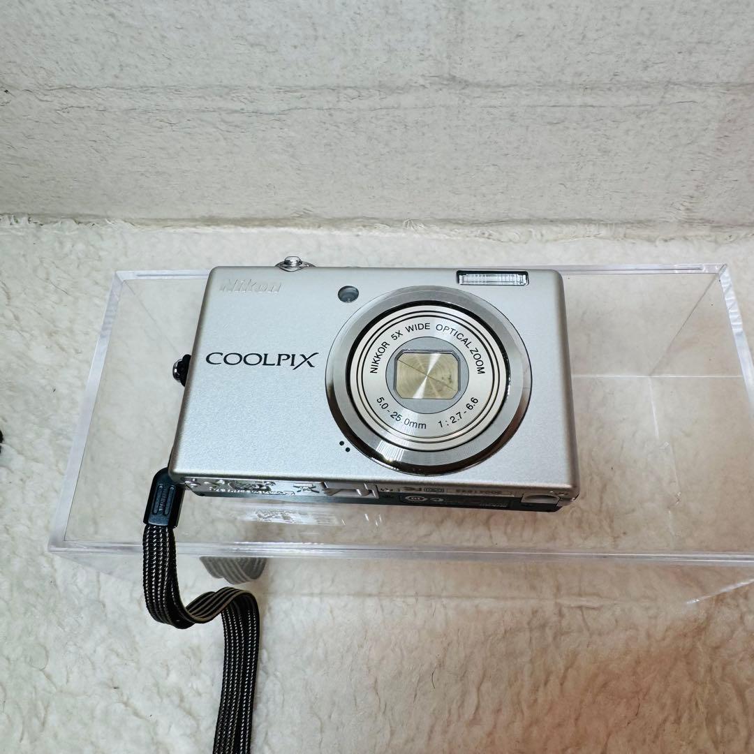 美品✨Nikon COOLPIX S570 シルバー 動作確認済み 付属品あり