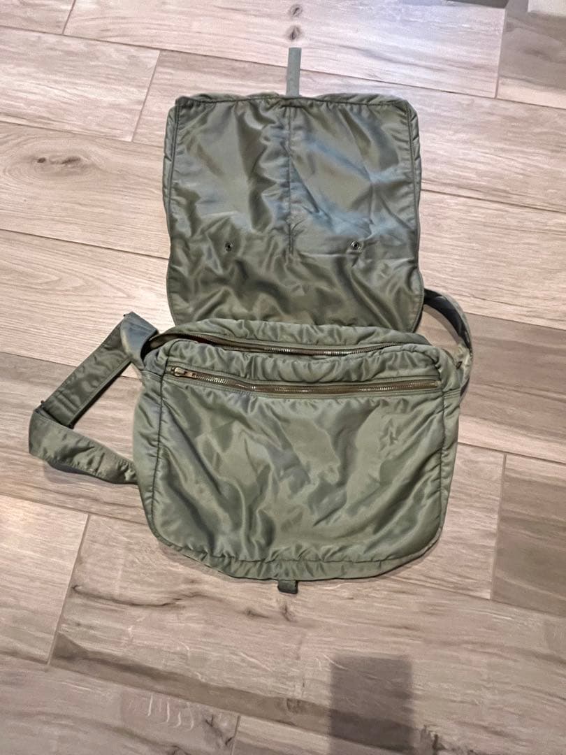 PORTERタンカー ヘルメットバック オリーブグリーン