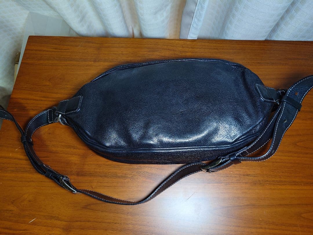 土屋鞄 アルマスバッファローボディーバッグ　レイブンブラック　水牛革