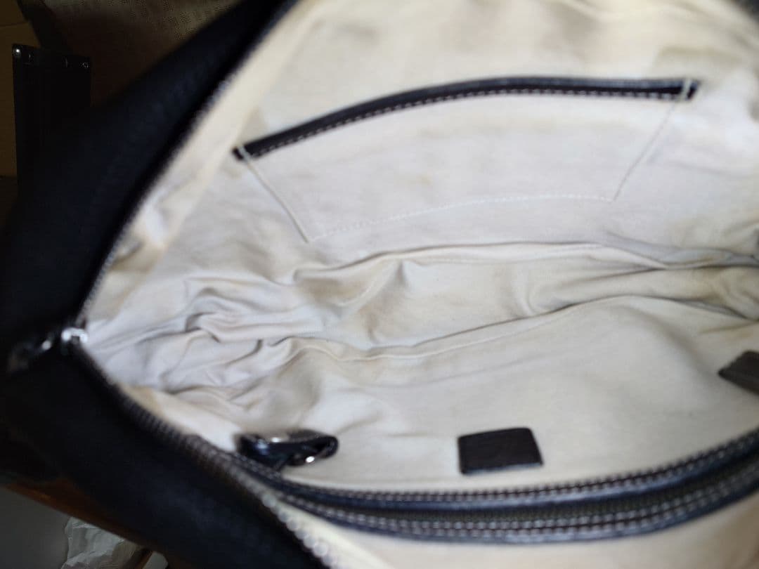 土屋鞄 アルマスバッファローボディーバッグ　レイブンブラック　水牛革