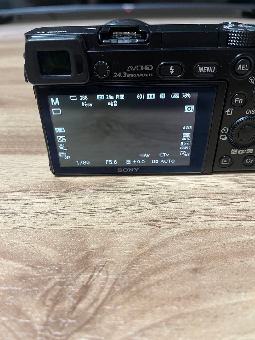 【美品】SONY α6000 ILCE-6000Y-B ダブルズームレンズキッド