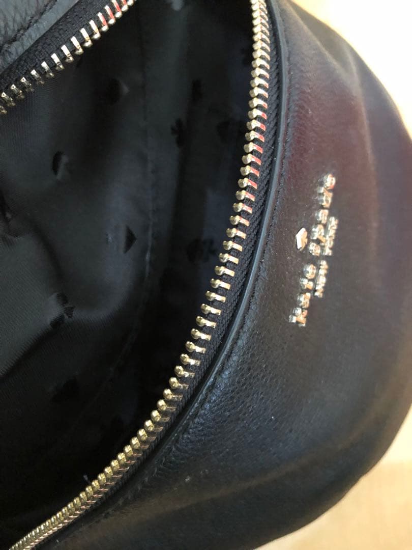 未使用品・kate spade 黒 レザー ボディバッグ・ウエストポーチ