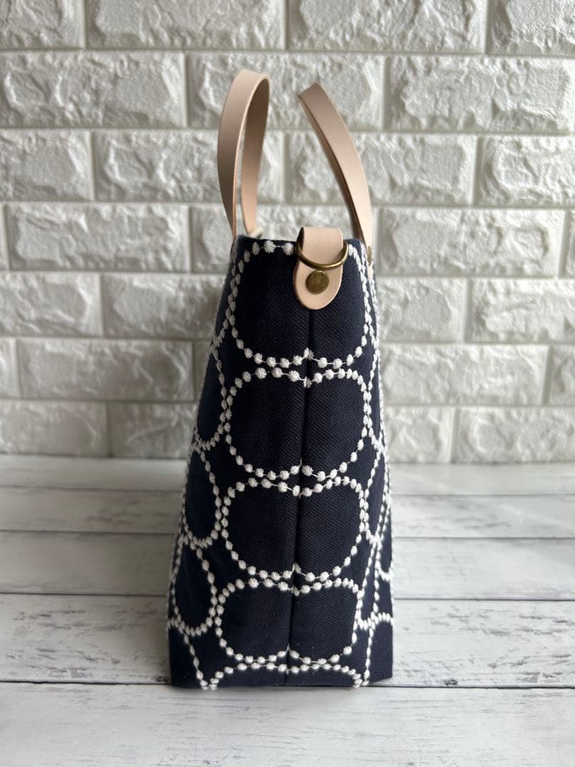 【848】ミナペルホネンタンバリントートバッグネイビー　持ち手ヌメ革製