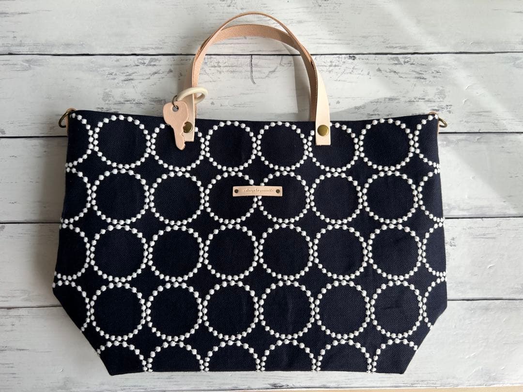 【848】ミナペルホネンタンバリントートバッグネイビー　持ち手ヌメ革製