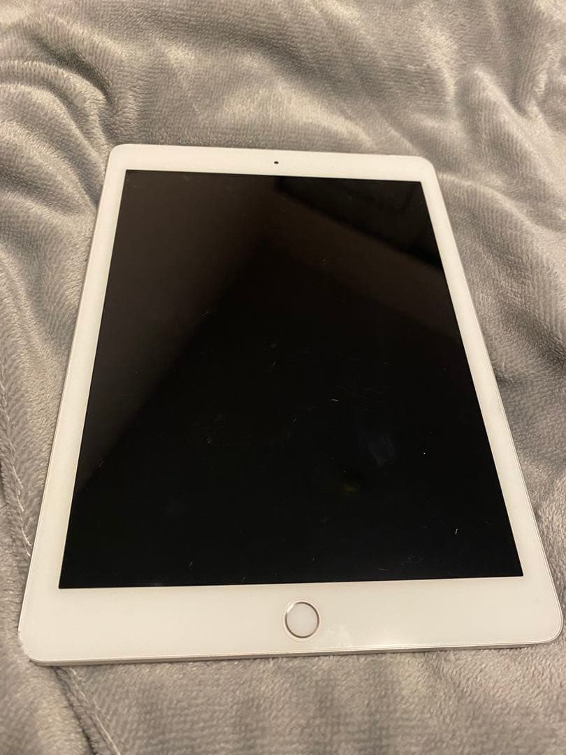 Apple iPad 第6世代 32GB シルバー 本体