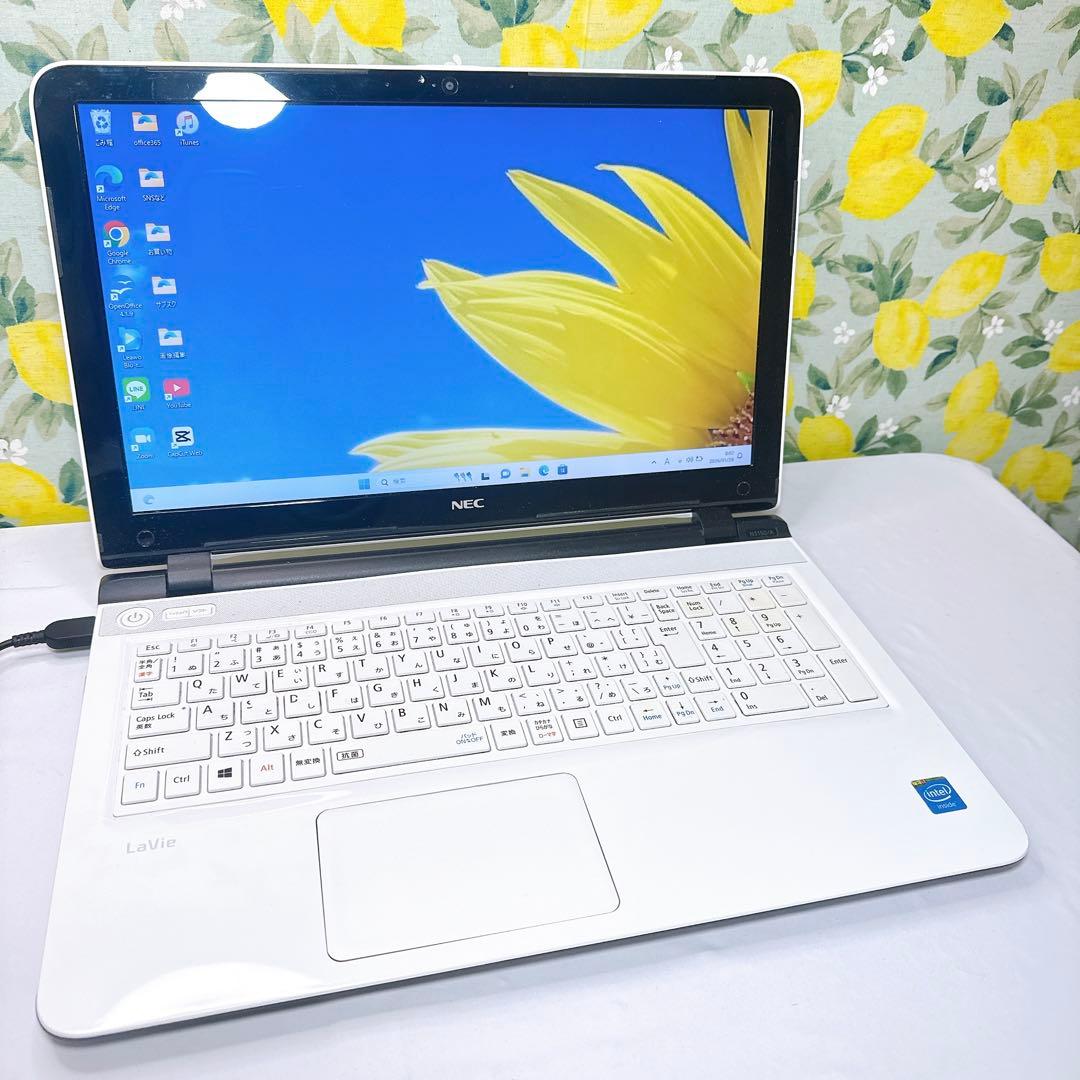 ホワイトパソコン❤️Windows11❤️高速SSD❤️マウス付き❤️届いたらすぐ使える