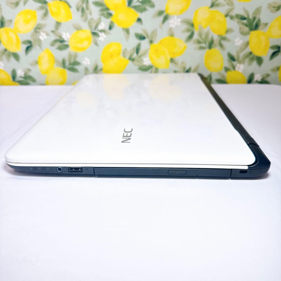 ホワイトパソコン❤️Windows11❤️高速SSD❤️マウス付き❤️届いたらすぐ使える