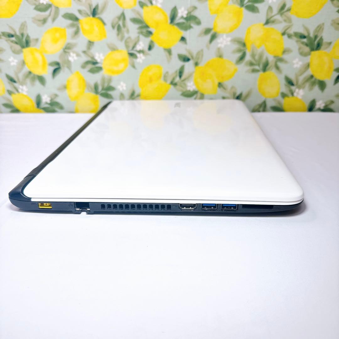 ホワイトパソコン❤️Windows11❤️高速SSD❤️マウス付き❤️届いたらすぐ使える