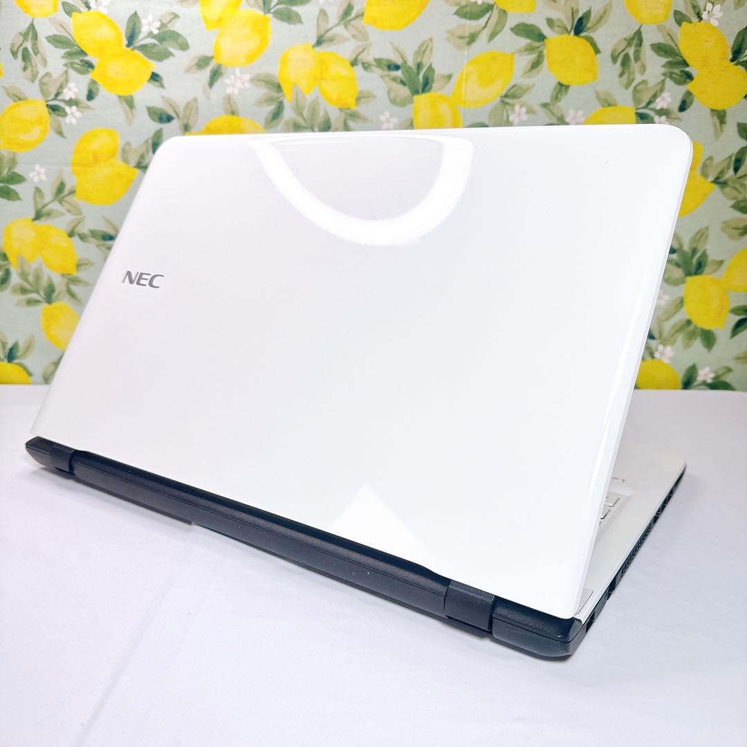 ホワイトパソコン❤️Windows11❤️高速SSD❤️マウス付き❤️届いたらすぐ使える