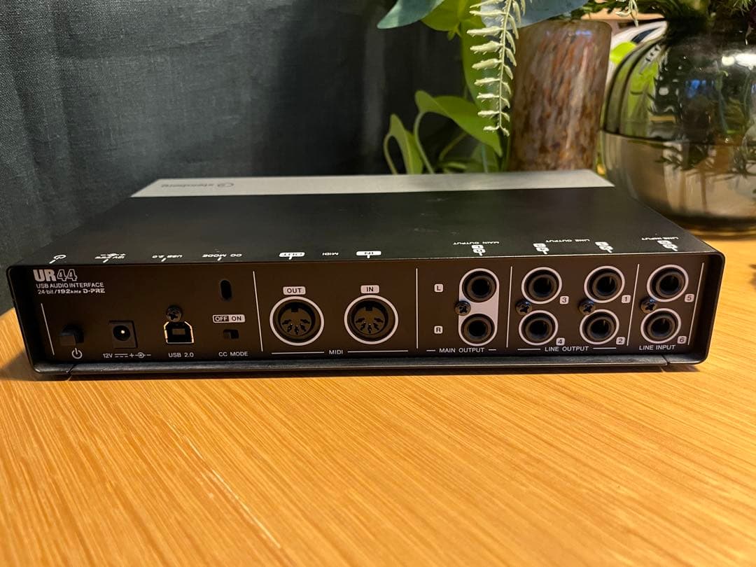 【美品】 Steinberg UR44 オーディオインターフェース