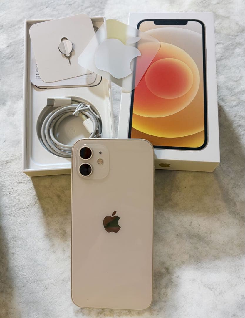 Apple iPhone 12 ホワイト 本体　極美品